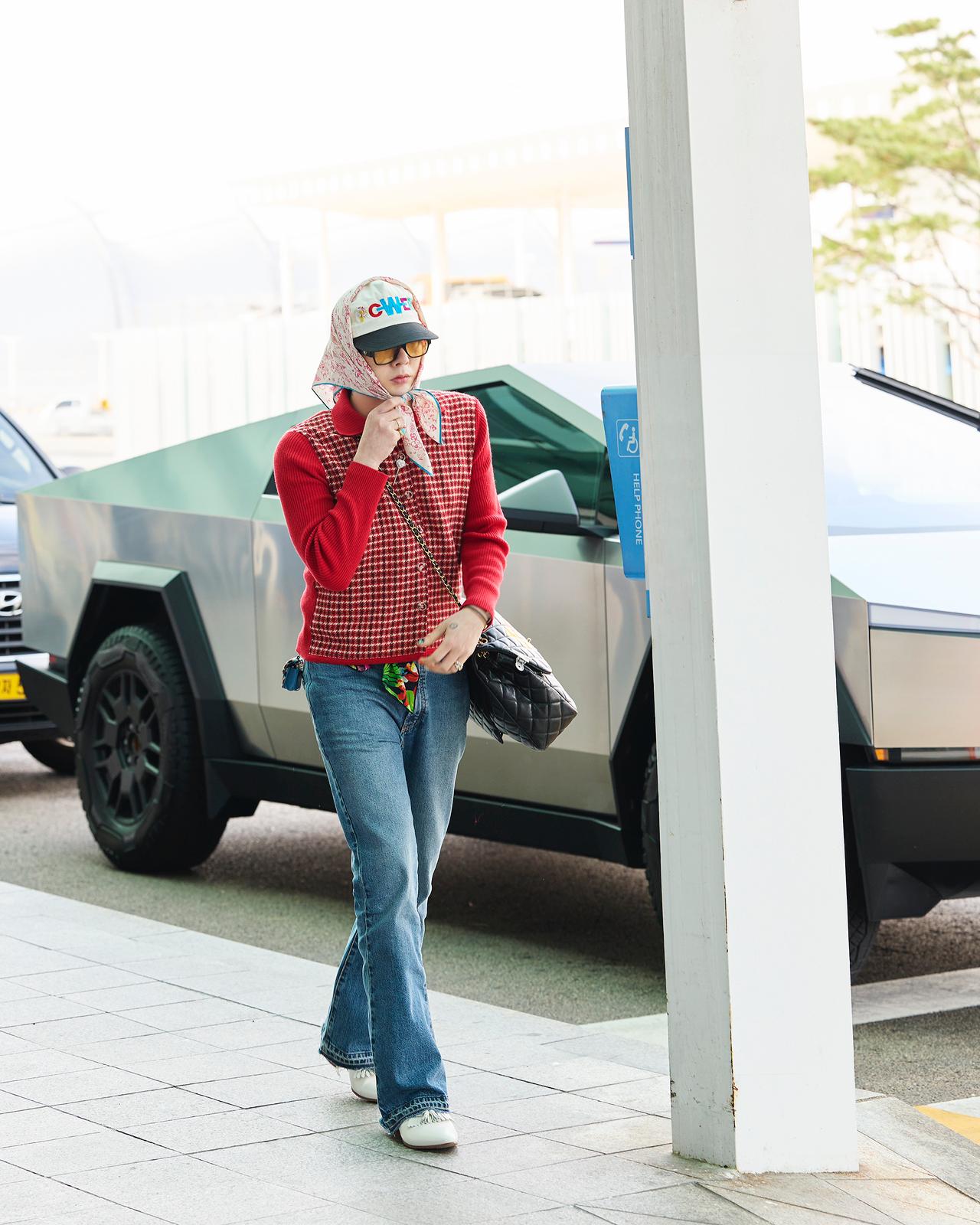 샤넬 앰배서더 지드래곤 공항 패션